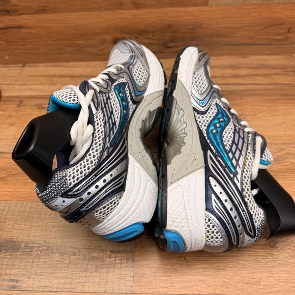 Saucony Mesh women size 6.5 Sneakers in White and Blue - Picture 4 of 8